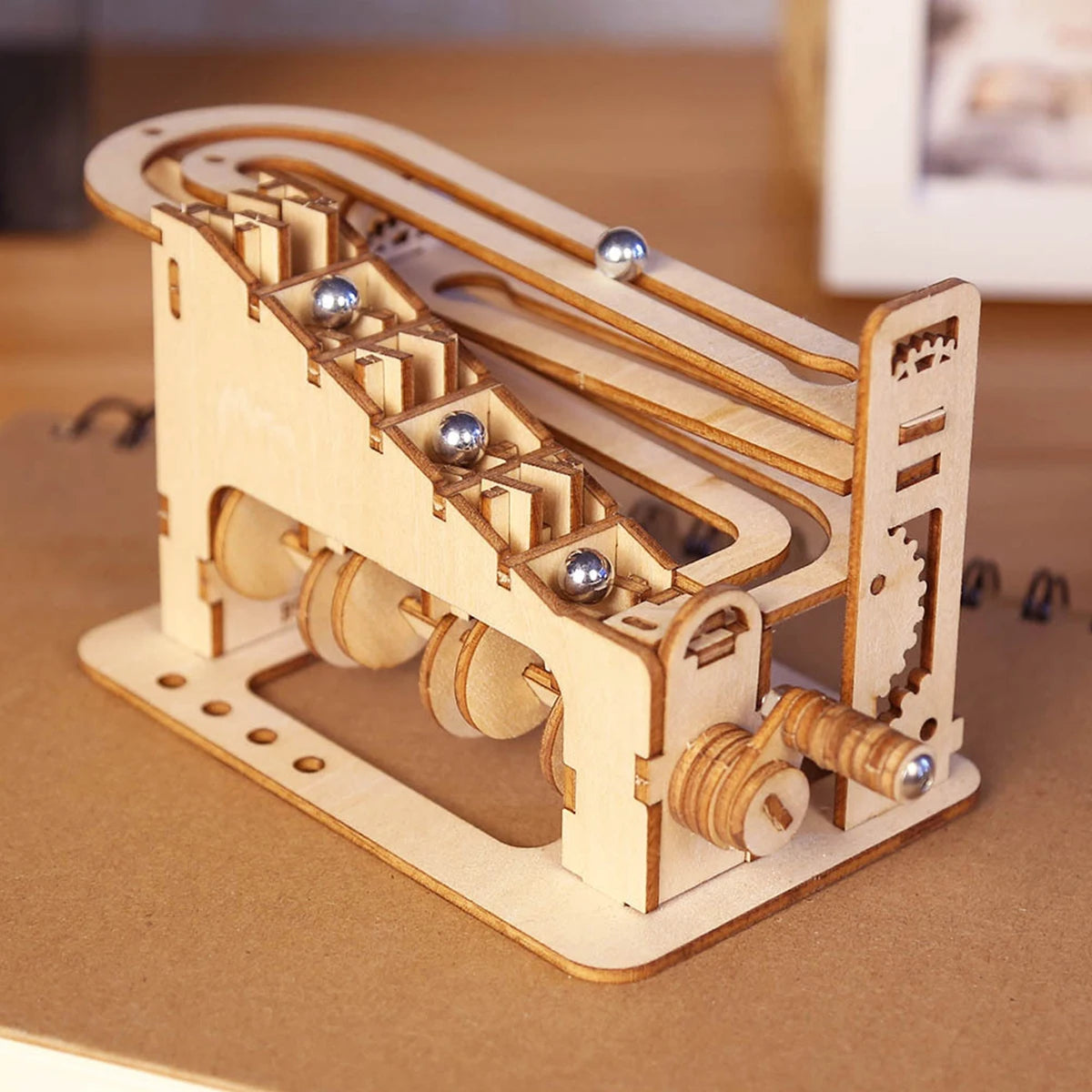 Puzzle 3D en bois Circuit à billes – Maquette mécanique DIY à construire